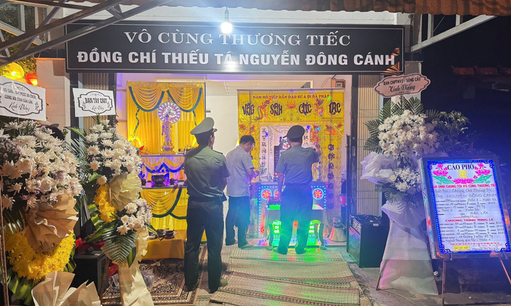 Thiếu tá Công an ở Đắk Lắk hy sinh: Vợ khóc nghẹn, con trai mới ngày đầu đi học