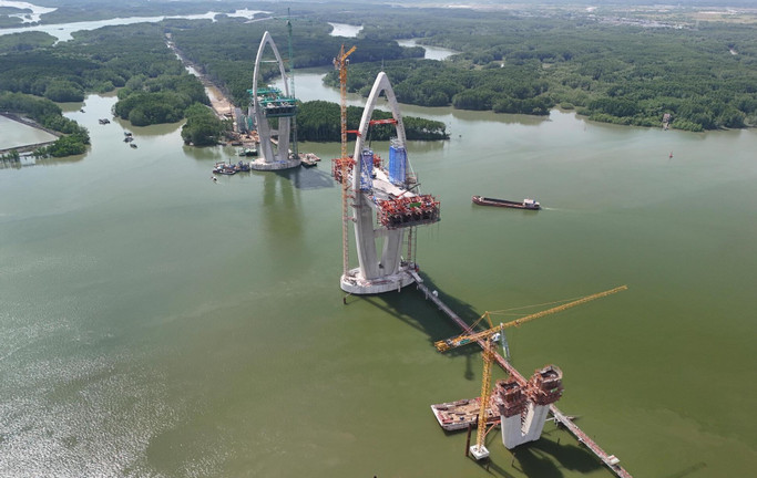 Cận cảnh công trường cầu gần 4.900 tỷ nối TP.HCM với Đồng Nai 