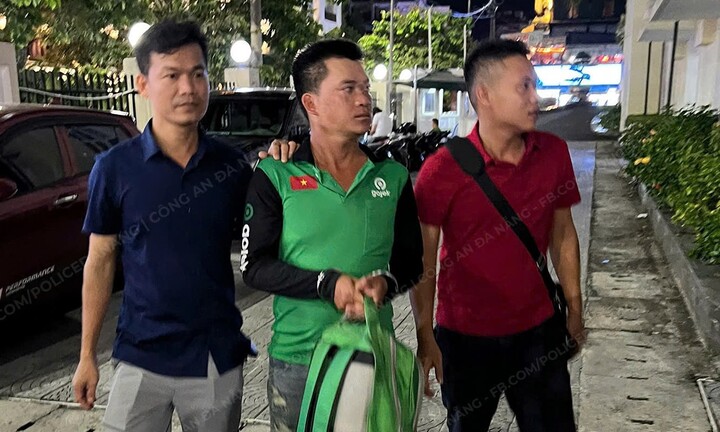 Tự chế nải chuối, nhánh cau bằng đồng mạ vàng, người đàn ông mang đi lừa đảo