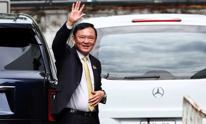 Cựu thủ tướng Thái Lan Thaksin Shinawatra lĩnh án 1 năm tù