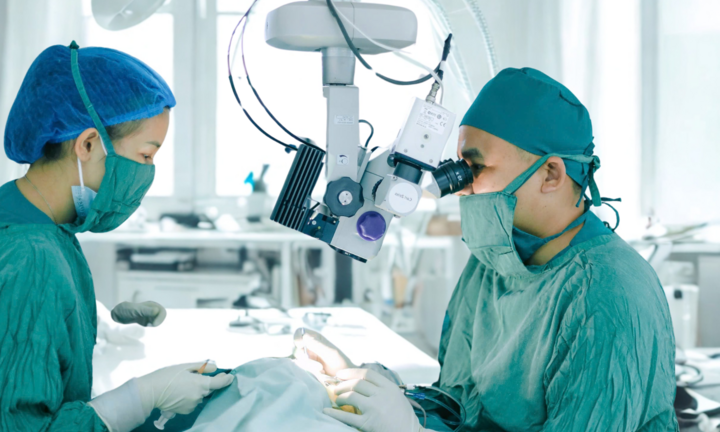 ‘Thời điểm vàng’ điều trị đục thủy tinh thể - giữ ánh sáng ở tuổi xế chiều 