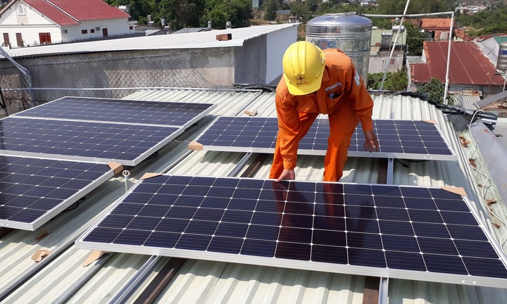 EVN đề xuất bổ sung quy định lắp điện mặt trời mái nhà không đăng ký là vi phạm
