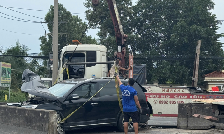 Xe tải tông liên hoàn 7 ô tô trên quốc lộ 51, giao thông kẹt cứng 