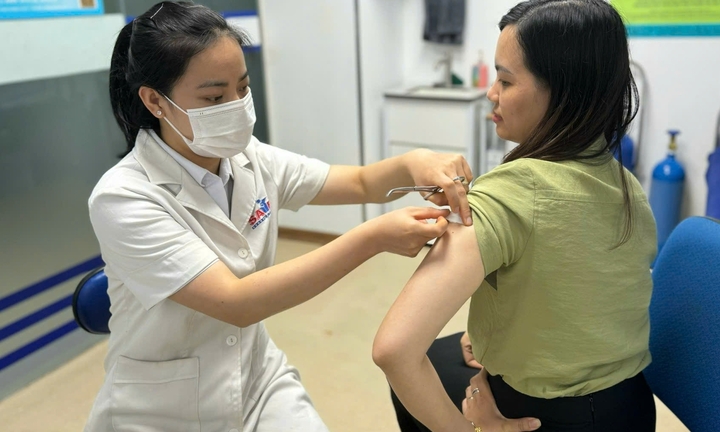  Cúm mùa dễ gây biến chứng tim mạch, bác sĩ khuyến cáo tiêm vaccine hằng năm
