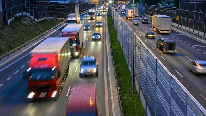 EU đẩy nhanh rà soát mục tiêu cấm xe phát thải CO2 vào năm 2035 