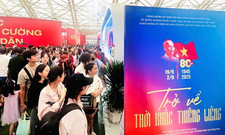 Trải nghiệm VR không thể bỏ lỡ tại Triển lãm 80 năm thành tựu đất nước