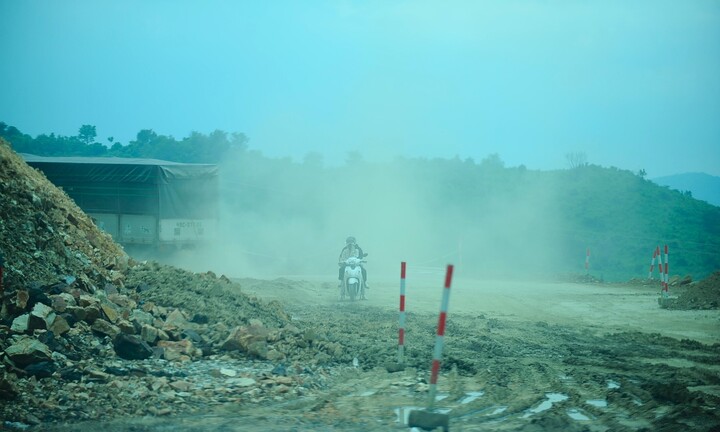 Người dân ‘nín thở’ khi đi qua đường kết nối biển xanh - đại ngàn Lâm Đồng 