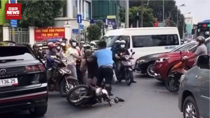Thông tin mới nhất vụ tài xế ô tô đánh cụ ông tới tấp ngay trung tâm TP.HCM 