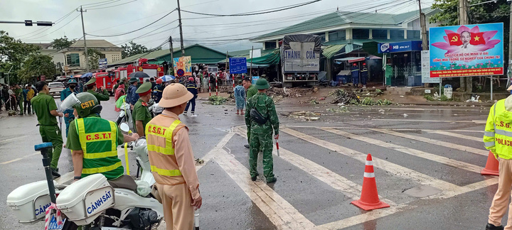 Hiện trường vụ xe tải lao vào chợ chuối khiến 3 người tử vong