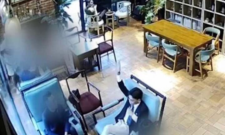 Nhân viên quán cà phê bị khách hành hung ở Hà Nội: Công an làm việc với các bên