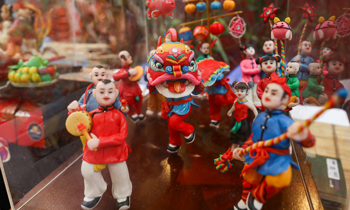 Đồ chơi trung thu thất truyền giá bạc triệu hút khách