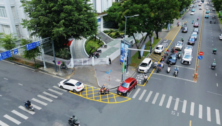 TP.HCM tiếp tục thí điểm cho xe rẽ phải khi đèn đỏ tại các giao lộ 