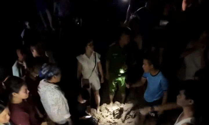 Khởi tố kẻ lái máy xúc đào xới mộ tại Hưng Yên