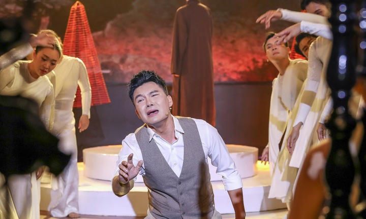 Nam MC lấy nước mắt giám khảo với tiết mục 'Lan và Điệp' 