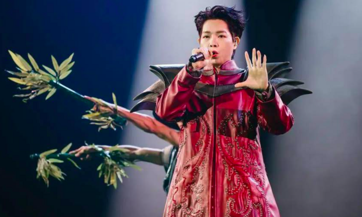 Báo Nga và khán giả ca ngợi Đức Phúc: Màn trình diễn khiến khán phòng nghẹt thở