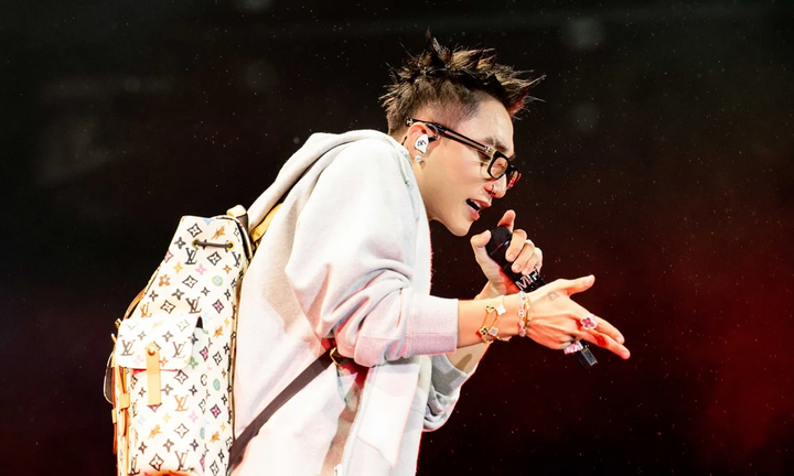 Sau 'Hơn 10 năm rồi', Sơn Tùng M-TP ra intro mới khiến fan đứng ngồi không yên