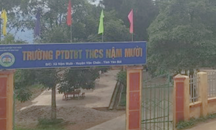 Trụ cổng trường đổ sập, 2 anh em ruột chết thương tâm