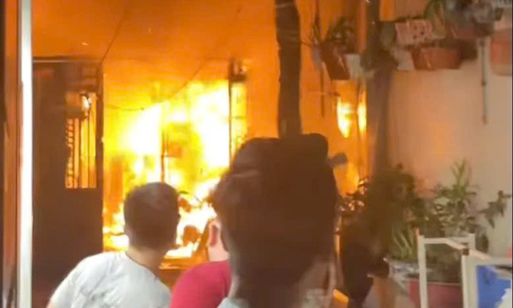 Cháy nhà trong ngõ sâu ở Hà Nội, 1 người bị thương