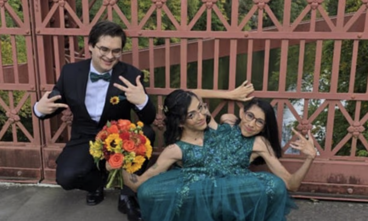 Cặp song sinh dính liền hé lộ cách sống chung khi một trong hai cô lấy chồng