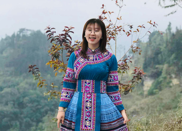  Cô gái Mông giành học bổng thạc sĩ toàn phần đến Trung Quốc