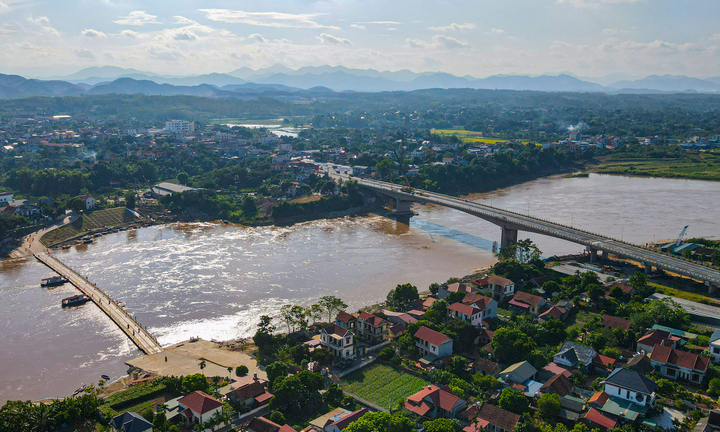 Diện mạo cầu Phong Châu nối hai bờ sông Hồng trước ngày thông xe