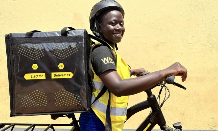 Xe máy điện thay đổi cuộc sống phụ nữ châu Phi