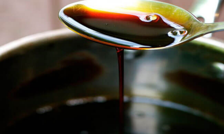 Vì sao thắng đường làm nước hàng không nên dùng đũa để khuấy?