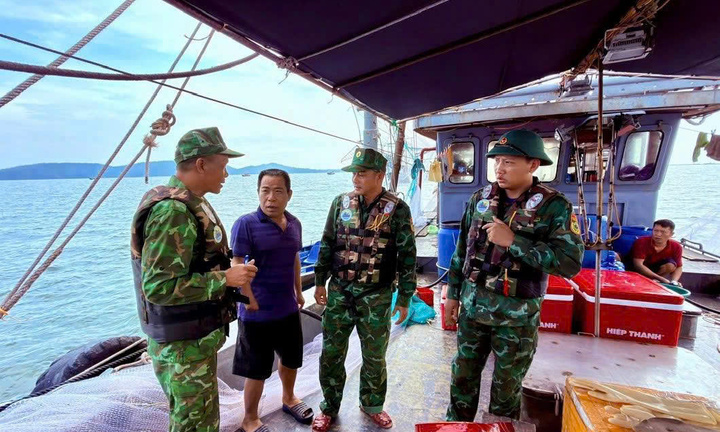 Bão số 9 Ragasa suy yếu nhanh khi vào Quảng Ninh
