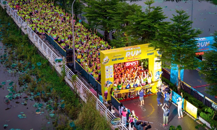 2.000 vận động viên tranh tài tại giải chạy 'Run for Love' của Vietnam Airlines