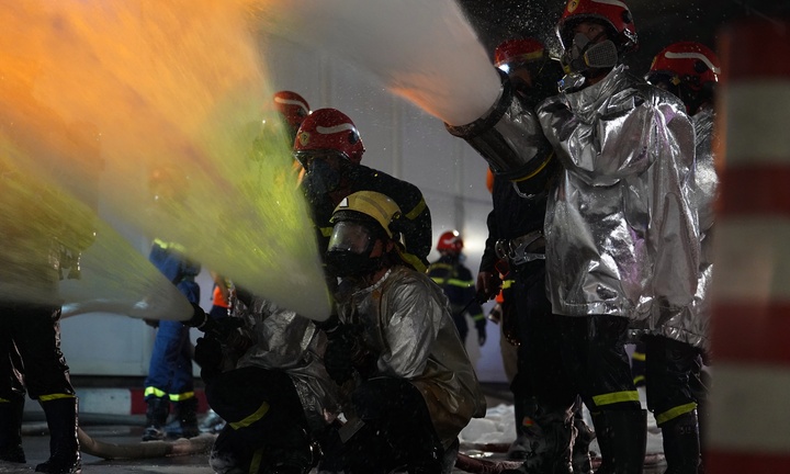 Xem cảnh sát TP.HCM diễn tập chữa cháy hầm Thủ Thiêm