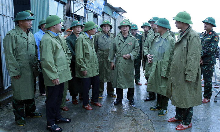 Phó Thủ tướng Trần Hồng Hà kiểm tra công tác ứng phó bão tại Nghệ An, Hà Tĩnh