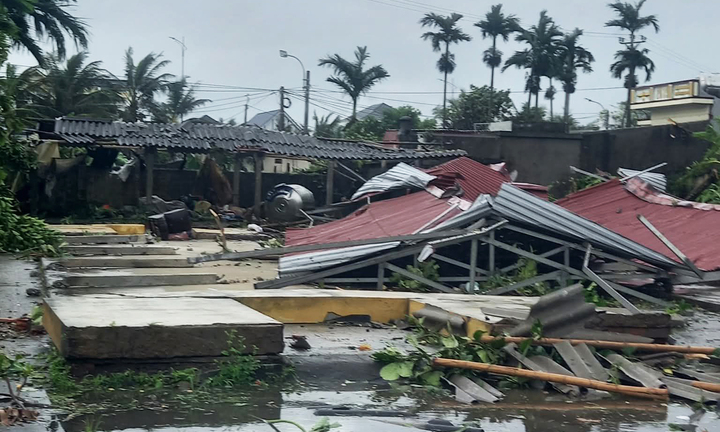 Lốc xoáy quét qua Hưng Yên và Hải Phòng, 2 người chết, 8 người bị thương
