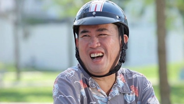 Danh hài từng làm việc ở nghĩa trang, giờ sống xa vợ con trong nhà 17 tỷ đồng