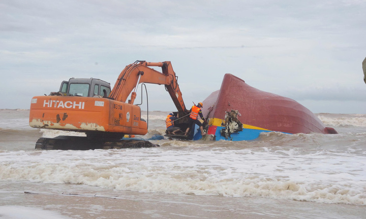 Hai tàu cá đứt neo bị bão cuốn trôi, 9 người mất tích: Tìm thấy 3 thi thể
