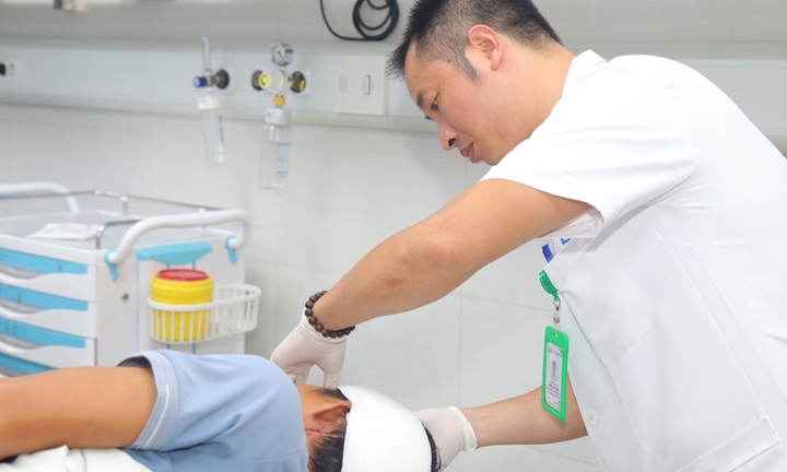 Ngập lụt sâu, nhiều bệnh viện khuyến cáo bệnh nhân hoãn khám để đảm bảo an toàn