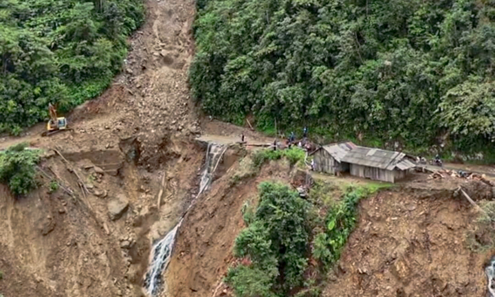30m quốc lộ nối Lai Châu - Lào Cai bị cuốn trôi