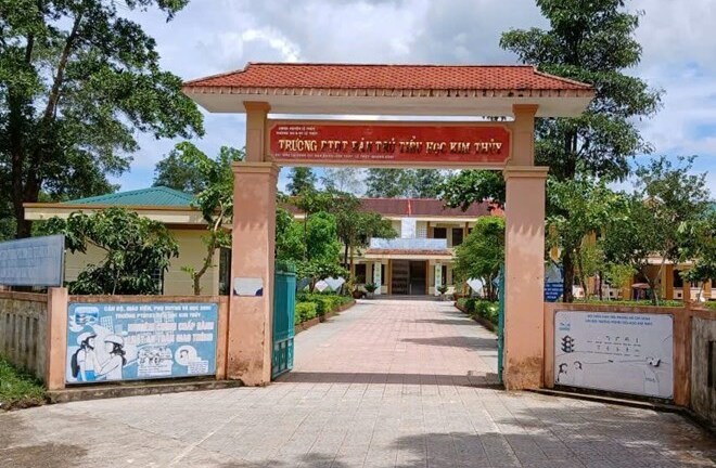 40 học sinh bị ngộ độc: Nữ Phó hiệu trưởng bị tạm đình chỉ công tác