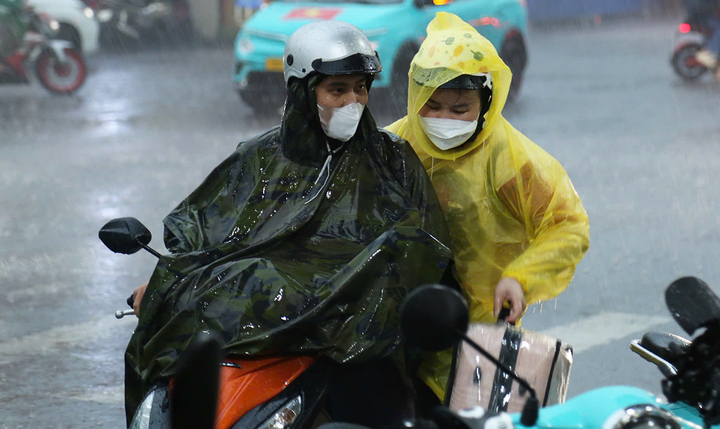 Dự báo thời tiết ngày 4/10: Bão số 11 Matmo mạnh lên nhanh, Hà Nội nắng to