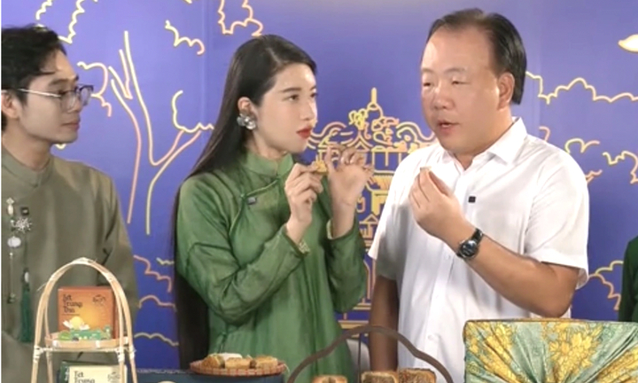 Cục trưởng Cục Quản lý thị trường xuất hiện trên livestream bán bánh Trung thu