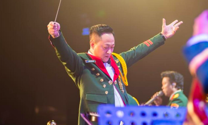 Nam NSND mang hàm Đại tá, có bằng tiến sĩ, là Phó Hiệu trưởng trường quân đội