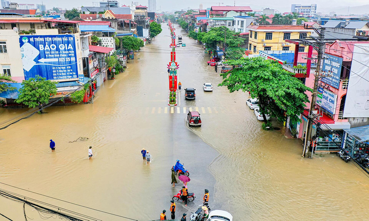 Lũ trên sông Cầu vượt đỉnh lịch sử hơn 1m, Thái Nguyên ngập đến cuối tuần