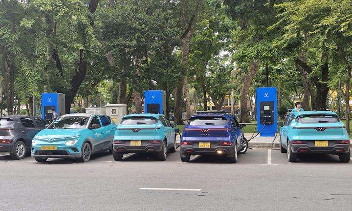 V-Green sẽ lắp đặt trạm sạc xe điện tại các khu vực công cộng TP.HCM