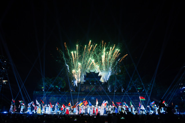 Hoàng thành Thăng Long rực rỡ trong đêm khai mạc Lễ hội Văn hóa Thế giới