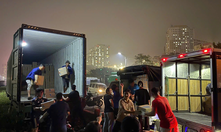 Đường sắt vận chuyển miễn phí hàng cứu trợ đồng bào vùng bão lũ