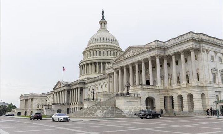 Mỹ bắt đầu đợt sa thải nhân viên liên bang do đóng cửa chính phủ