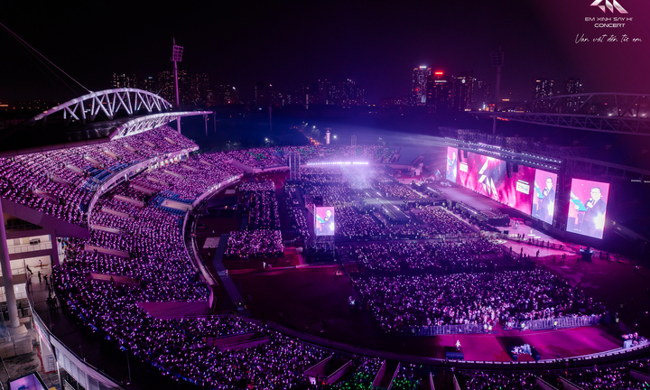 'Phải lòng' Bank Tím tại Em Xinh 'Say Hi' Concert Đêm 2 