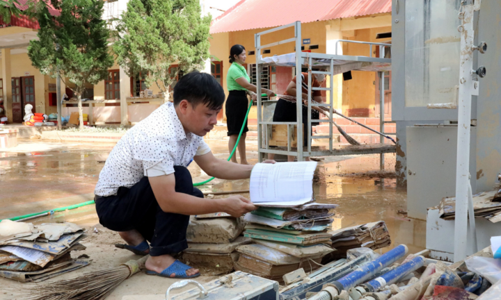 Cảnh tượng nhói lòng ở ngôi trường tại Lạng Sơn sau khi nước lũ ngập hơn 2 mét