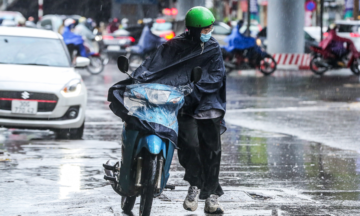 Dự báo thời tiết ngày 14/10: Từ Bắc vào Nam hứng mưa dông, đề phòng lốc sét