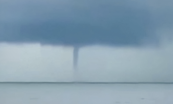 Xuất hiện vòi rồng trên vùng biển Ninh Bình