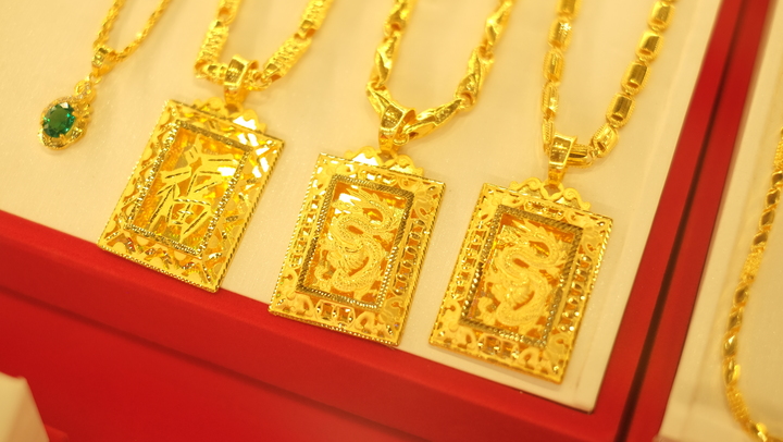 Giá vàng hôm nay 14/10: Lập đỉnh mới, vượt 4.100 USD/ounce